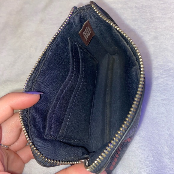 MULTICOLOR CHEVRON CORNER ZIP WRISTLET - Picture 5 of 8